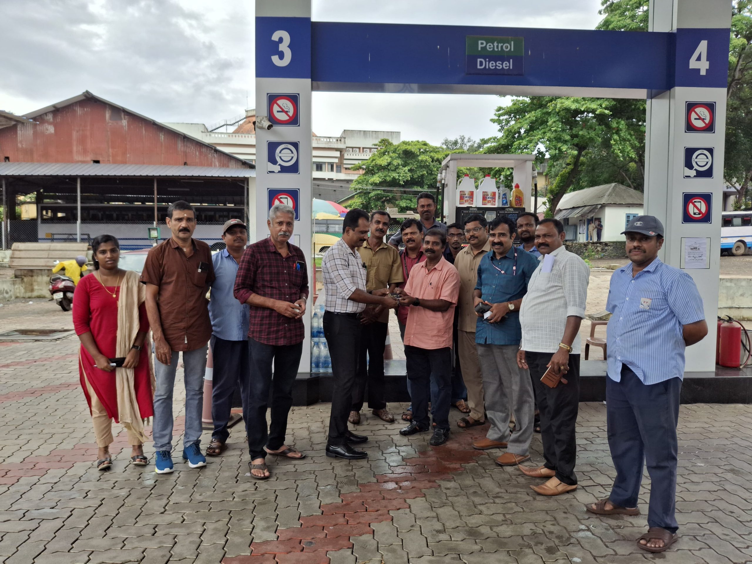 ട്രാവൽ കാർഡുകൾ ഇനി KSRTC പമ്പുകൾ വഴി 24 മണിക്കൂറും