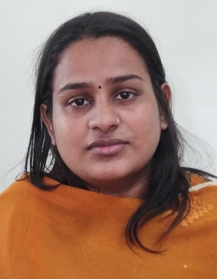 വിമാന ടിക്കറ്റ് വേണമെങ്കിൽ പെട്ടെന്ന് തരപ്പെടുത്തി തരാം. കണ്ടാലും വി.ഐ പി ലുക്ക് തന്നെ പക്ഷേ പണം വാങ്ങിക്കഴിഞ്ഞാൽ ആൾ സ്ഥലം വിടും.