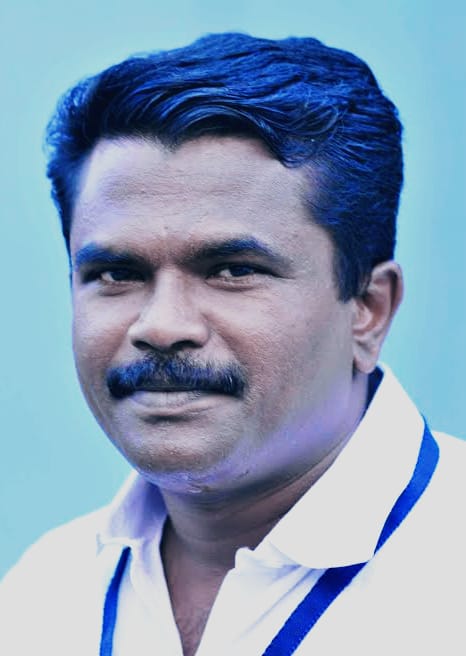 “സോഷ്യല്‍ മീഡിയ ടീമിന്റെ ശമ്പള വര്‍ധന ഇത് വാഴ്ത്തുപാട്ടുകാരുടെ സുവര്‍ണകാലം:തുളസീധരന്‍ പള്ളിക്കല്‍”