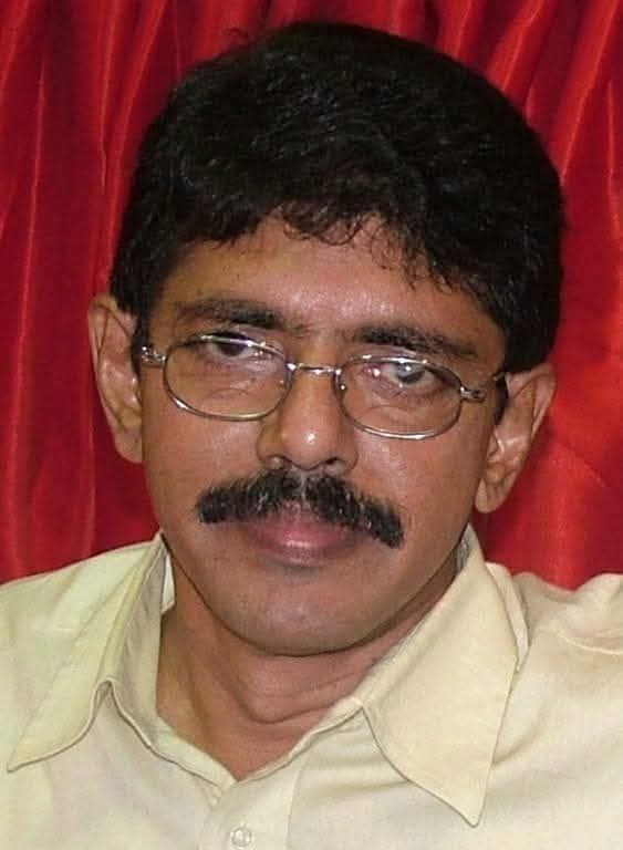 വിദ്യാര്‍ഥിയായിരിക്കെ ഒരു സാഹസം എന്നനിലയിലാണ് മദ്യപാനം ആരംഭിച്ചത്. പക്ഷേ, പിന്നെയത് അവസാനിപ്പിക്കാന്‍ കഴിയാത്തവിധം ജീവിതത്തിന്റെ ഭാഗമായി.ഇനി ഞാൻ കുടിക്കില്ല ബാലചന്ദ്രൻ ചുള്ളിക്കാട്.