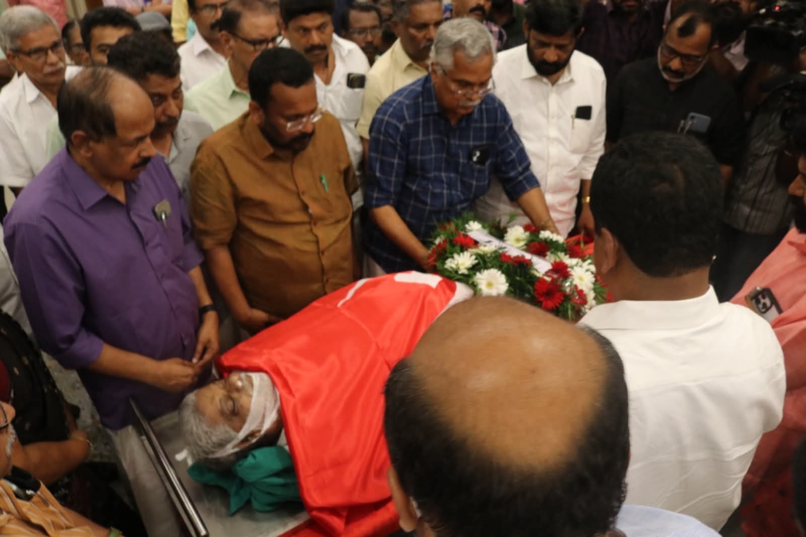 സ: വാഴൂർ സോമൻ അവകാശ പോരാട്ടങ്ങളിൽ വീറോടെ നിലയുറപ്പിച്ച മികച്ച ട്രേഡ്‌യൂണിയൻ പ്രവർത്തകനും ജനപ്രതിനിധിയും ബിനോയ് വിശ്വം.