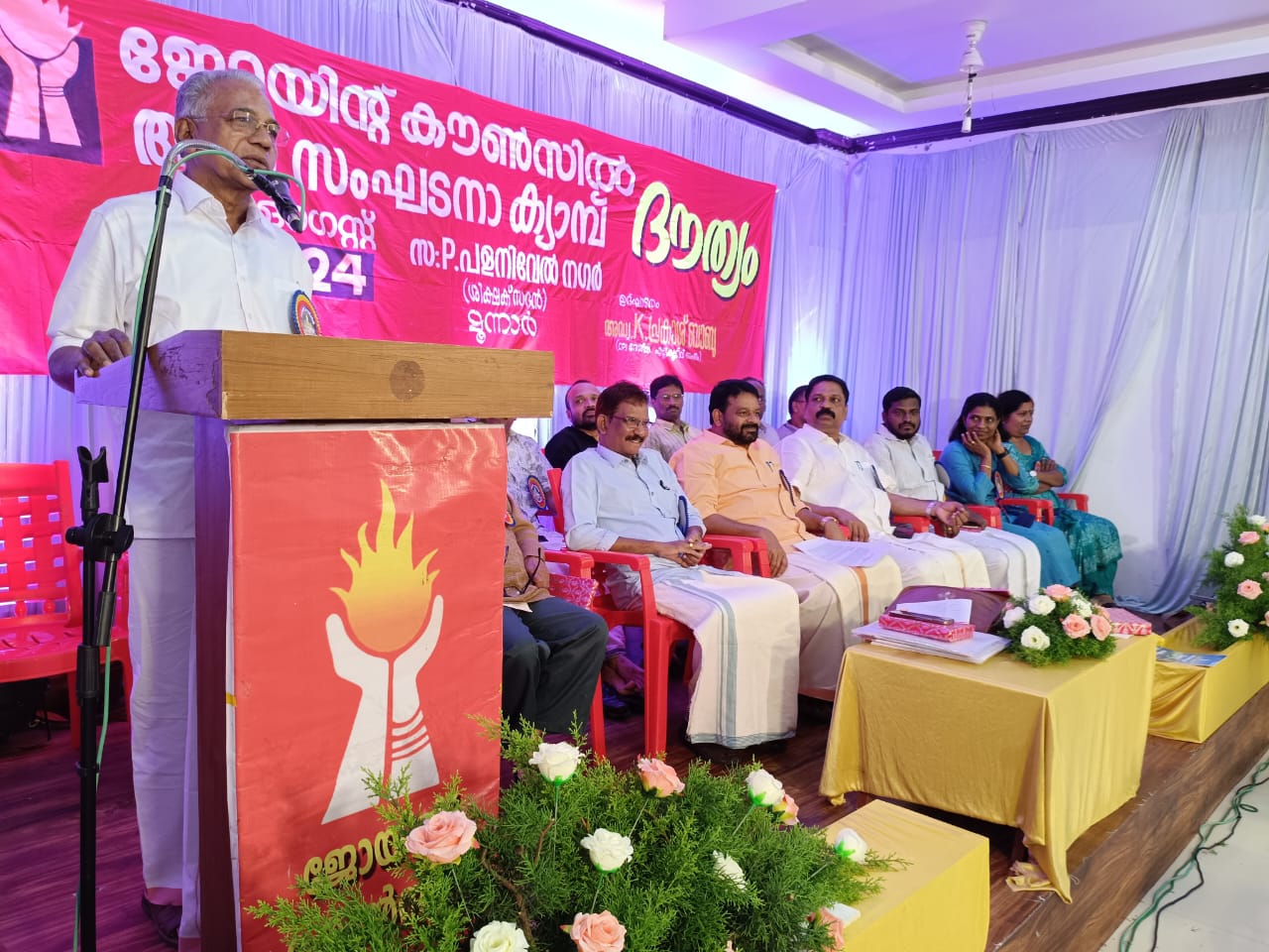 രാജ്യത്തെ ഭരണഘടനയെ കേന്ദ്രഭരണകൂടം തകർക്കുന്നു. – അഡ്വ കെ പ്രകാശ് ബാബു
