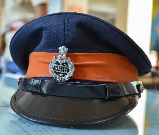 പോലീസ് ഉദ്യോഗസ്ഥൻ ഒന്നരക്കോടി തട്ടിയെടുത്തതായി പരാതി