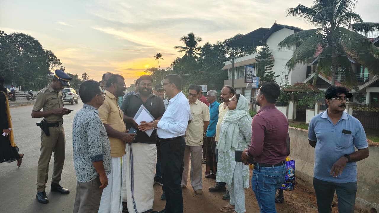 നാഷണൽ ഹൈവേ 66 പൊതുജനങ്ങൾ പ്രതിഷേധിച്ചു. ശാശ്വത പരിഹാരവുമായി ജില്ലാ കലക്ടർ സ്ഥലത്ത് എത്തി.