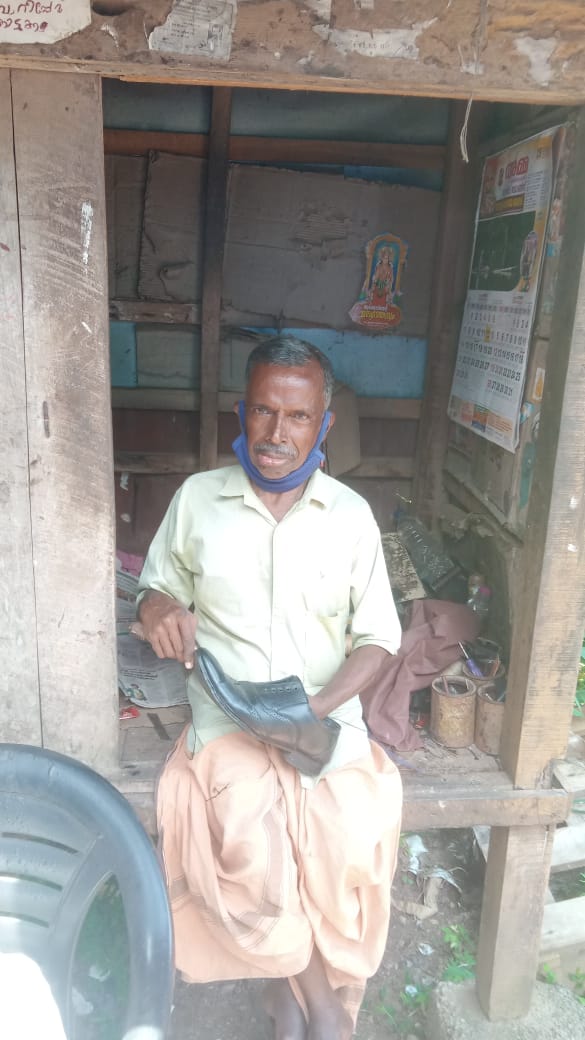 തമ്പി അണ്ണൻ ഇവിടെയുണ്ട് ചാത്തന്നൂർ മാർക്കറ്റിൽ വരുന്നവർക്ക് തമ്പി അണ്ണനെ കാണാം.