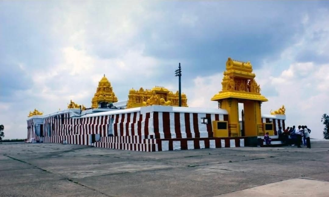 ഹിമവദ് ഗോപാലസ്വാമി ക്ഷേത്രം, ഗുണ്ടൽപ്പേട്ട്, ചാമരാജനഗർ, കർണാടക.