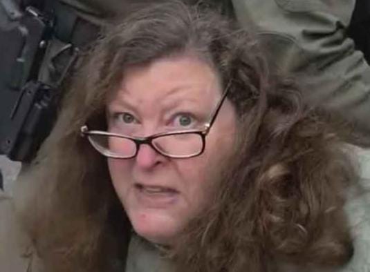 അമേരിക്കയിലെ പ്രമുഖ മാധ്യമപ്രവർത്തകയെ ട്രംപ് ഭരണകൂടം ബലം പ്രയോഗിച്ച് അറസ്റ്റ് ചെയ്തു അവരുടെ പാൻ്റ്സ് വലിച്ചൂരി നഗ്നത പ്രദർശിപ്പിച്ചു.