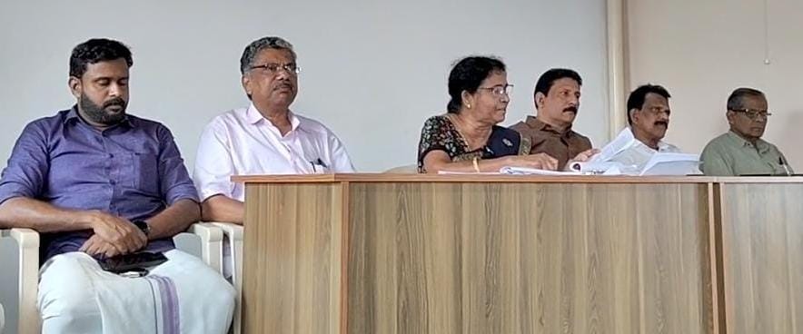 ക്രമക്കേട് മറച്ചുവയ്ക്കാൻ ജെ സി അനിൽ പാർട്ടി സഖാക്കളെ ചാവേറാക്കി: ആർ ലതാദേവി’