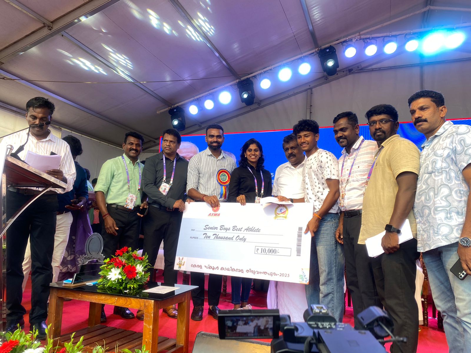 നിവേദ് കൃഷ്ണക്കും, ആദിത്യഅജിക്കും കായിക പുരസ്കാരം നല്കി.