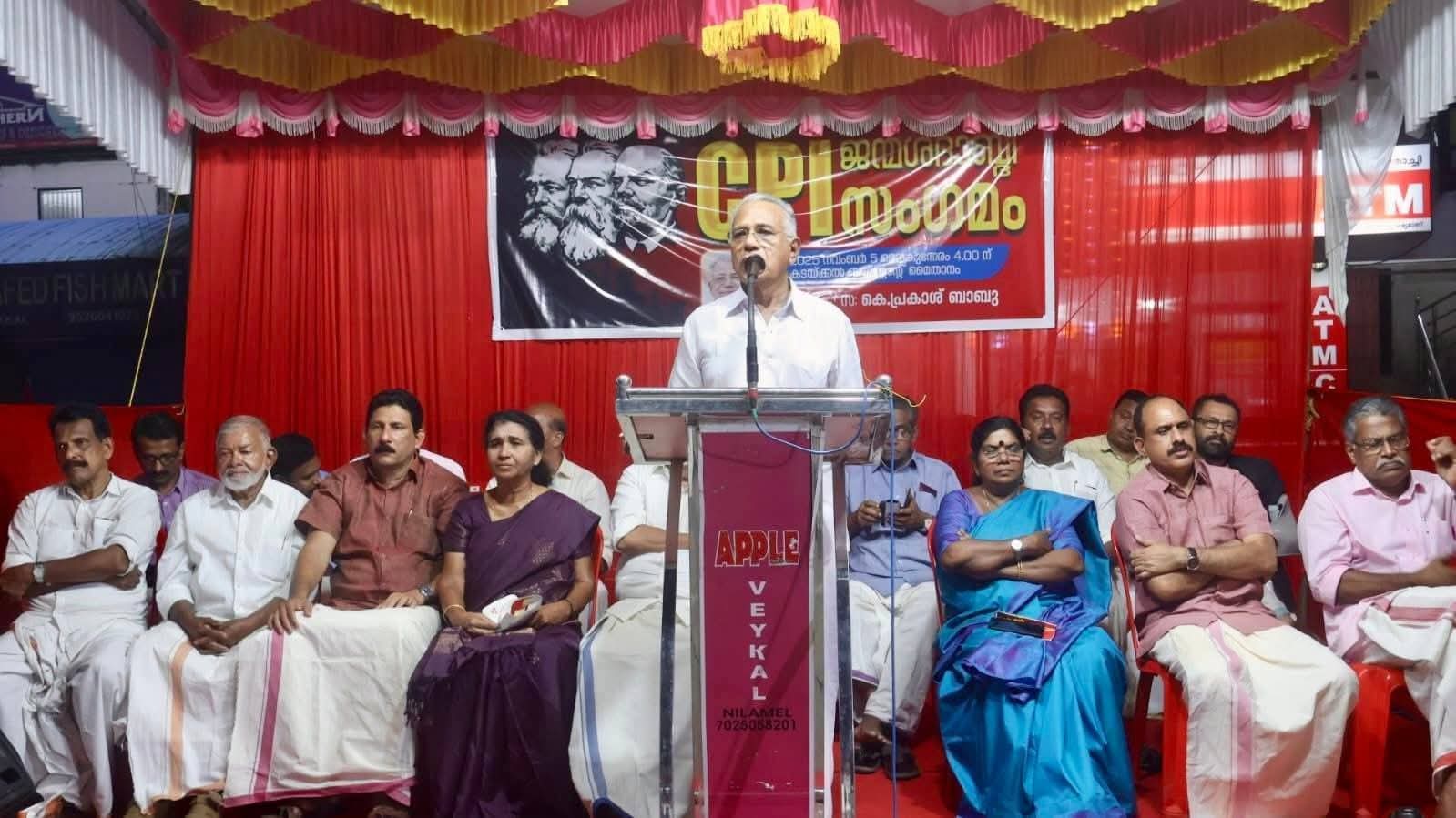 മനുഷ്യ കടലായി കടയ്ക്കലെ കമ്മ്യൂണിസ്റ്റ് പാർട്ടി, പ്രത്യാശാസ്ത്ര വിരുദ്ധരുടെ നിലപാട് കമ്മ്യൂണിസ്റ്റ് പ്രസ്ഥാനം തള്ളിക്കളയുംഅഡ്വ കെ പ്രകാശ് ബാബു.