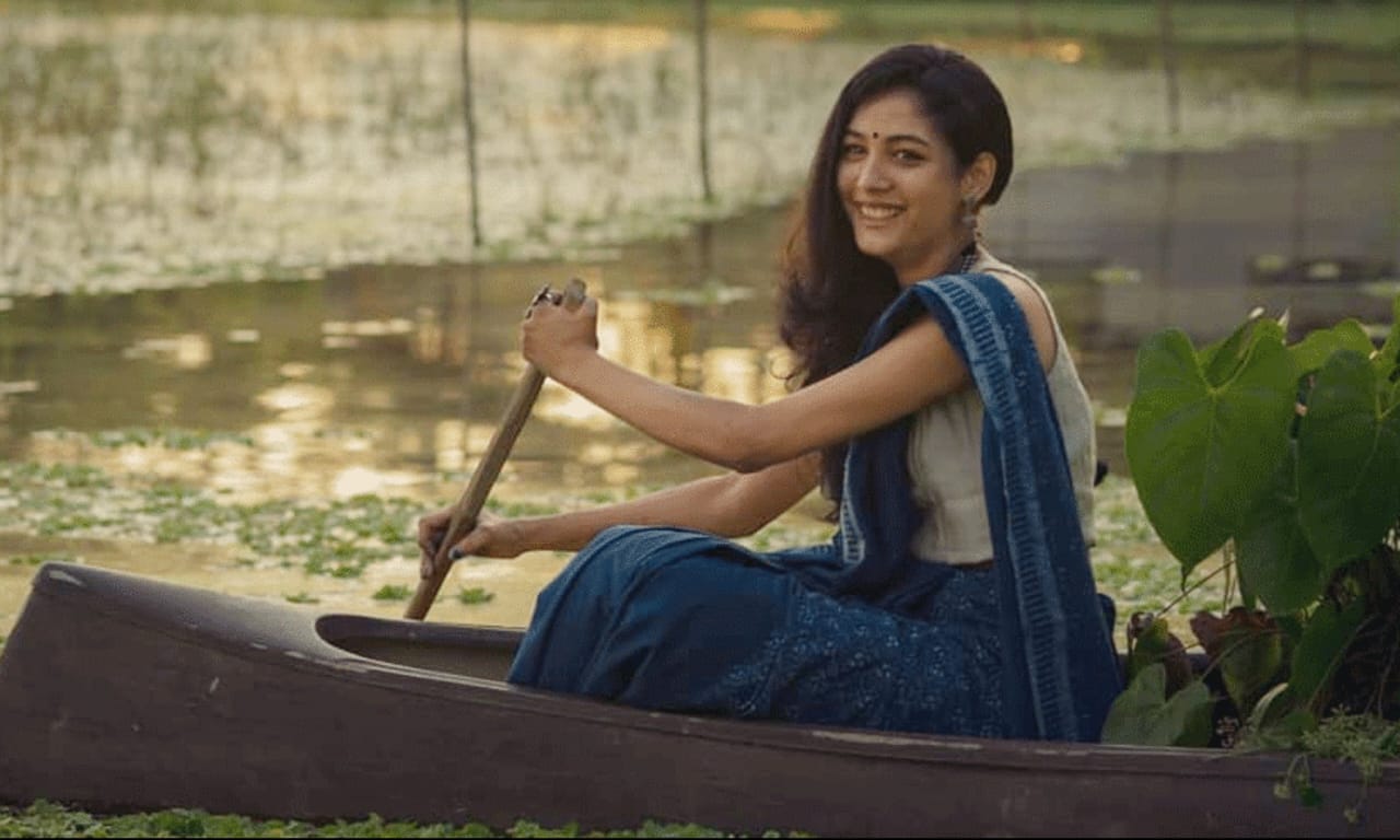 നാടന്‍ പെണ്‍കുട്ടിയായി ആതിര പട്ടേല്‍, കല്യാണമരത്തിലെ ‘രാഖി’ കരിയറിലെ മികച്ച വേഷമെന്ന് താരം.